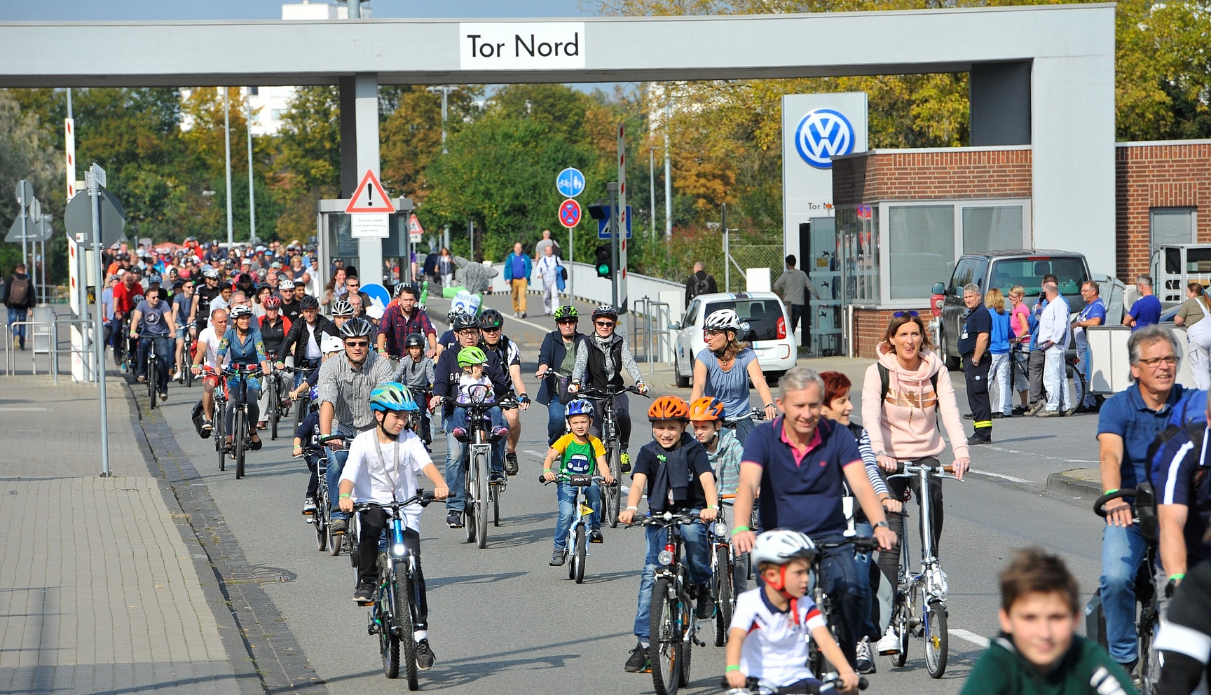Charity Bike Tour in Wolfsburg Das Familienfest mit dem Motto: "Gemeinsam radeln, gemeinsam helfen!"