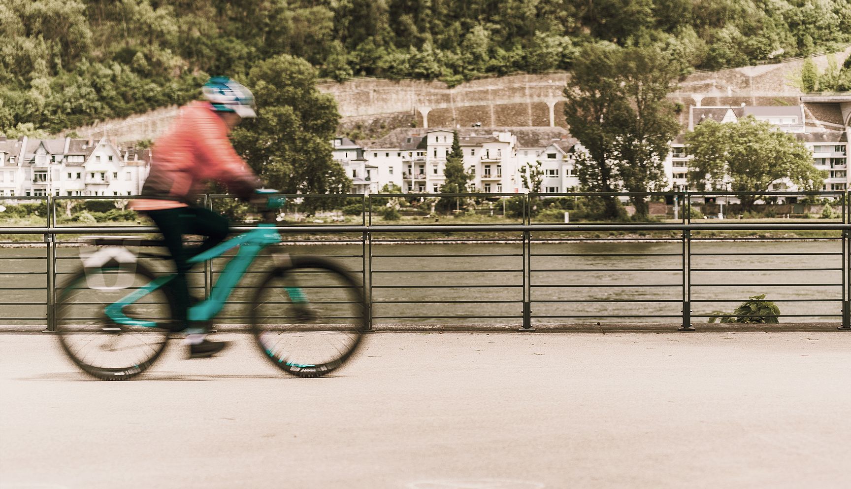 Bereik uw bestemmingen via de meest optimale routesNaviki kent de beste fietsroute en navigeert comfortabel door steden en op het platteland