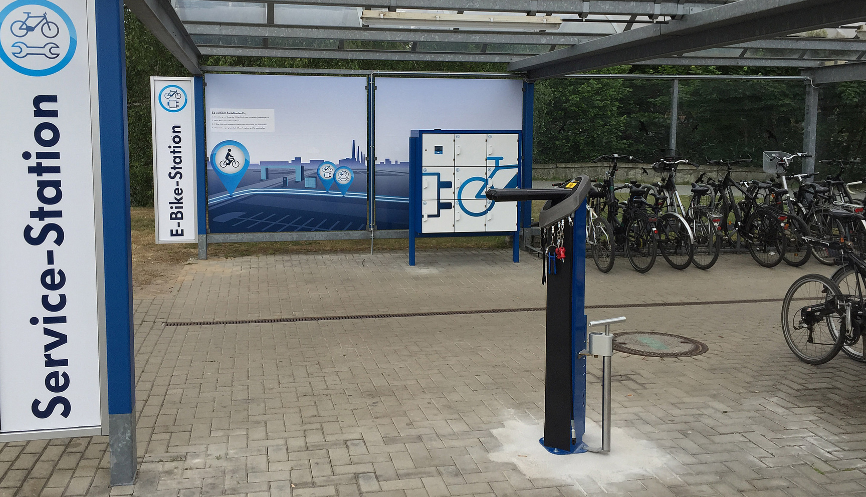 Service- und E-Bike-Station Bike-Station und Service-Stationen sind jetzt in Betrieb.